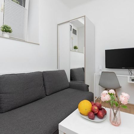 Micro Apartment near Fort Mokotów by Renters Warszawa Zewnętrze zdjęcie